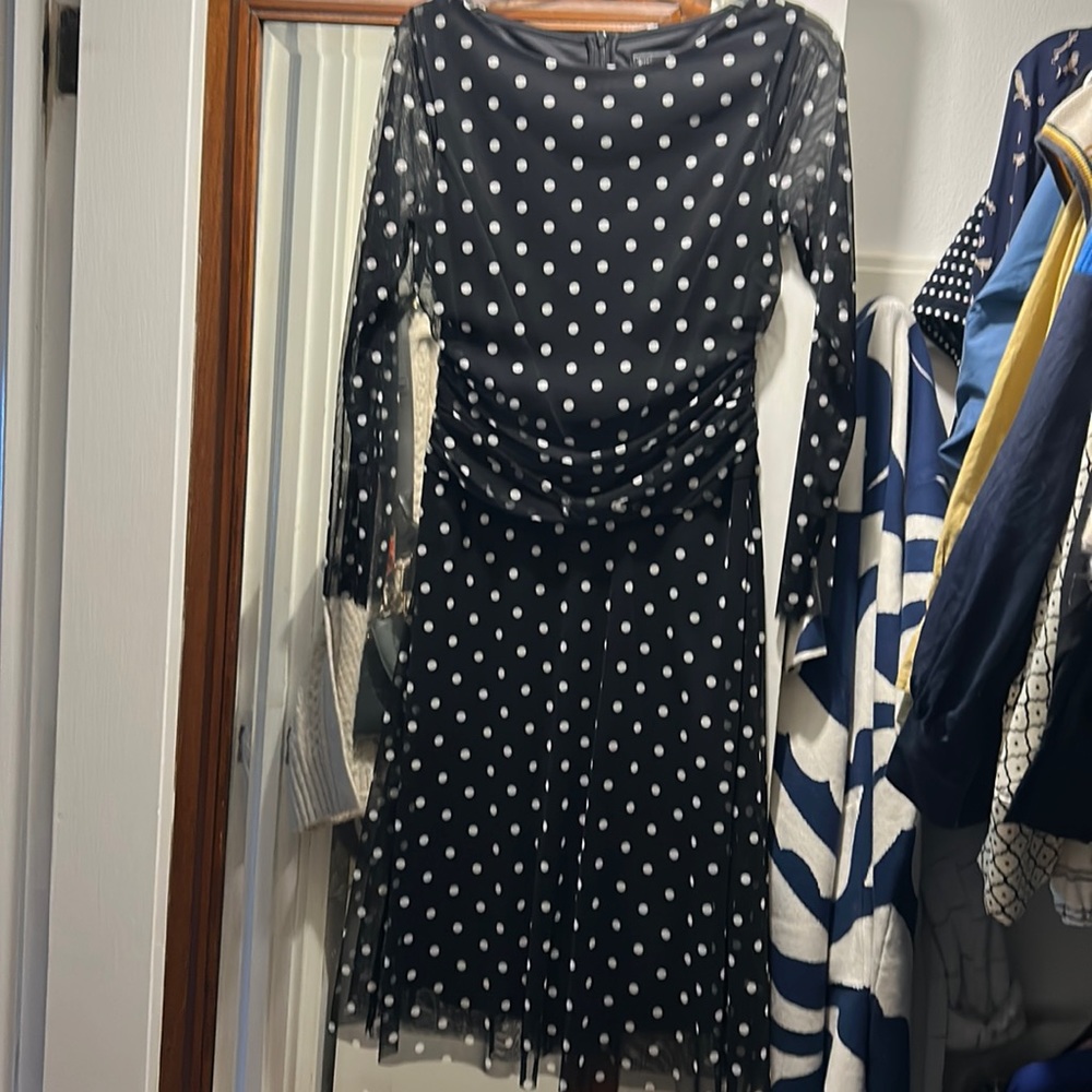 Cute dress fits like a size 6